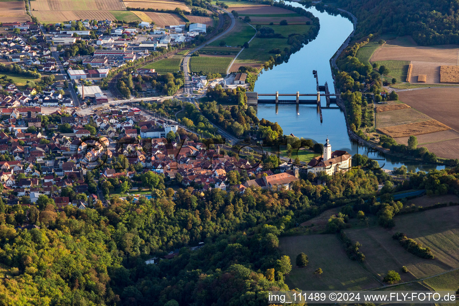 Vue aérienne de Zones riveraines du Neckar à Gundelsheim dans le département Bade-Wurtemberg, Allemagne