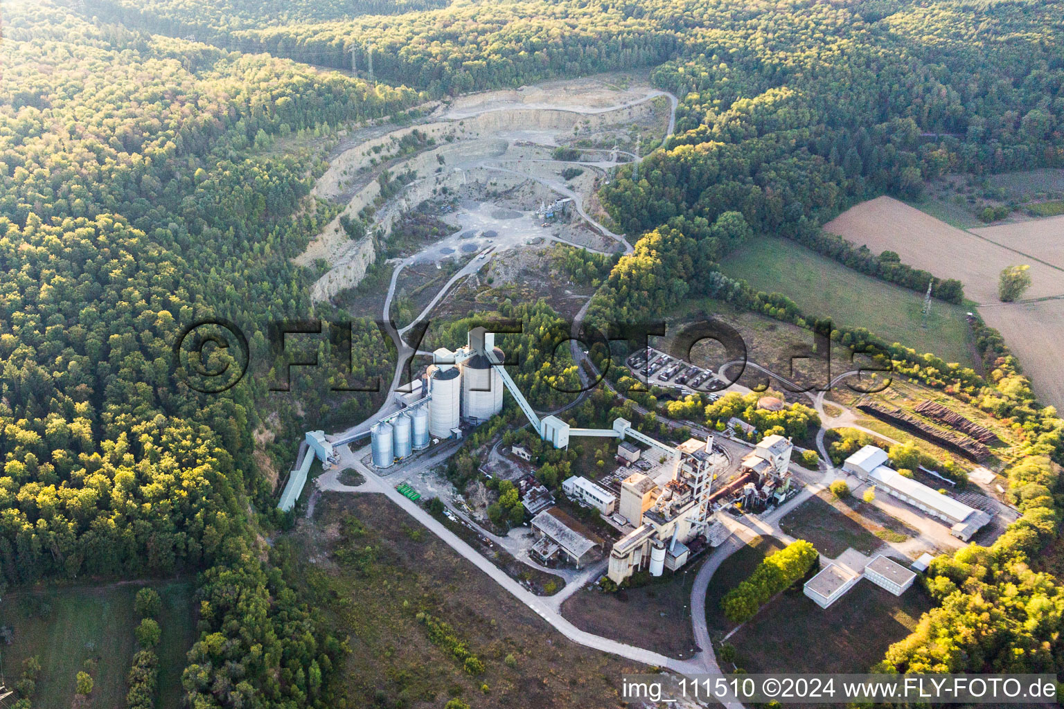 Vue aérienne de Carrière à Haßmersheim dans le département Bade-Wurtemberg, Allemagne