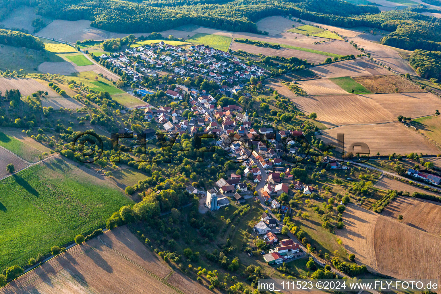 Vue aérienne de De l'ouest à le quartier Hasselbach in Sinsheim dans le département Bade-Wurtemberg, Allemagne