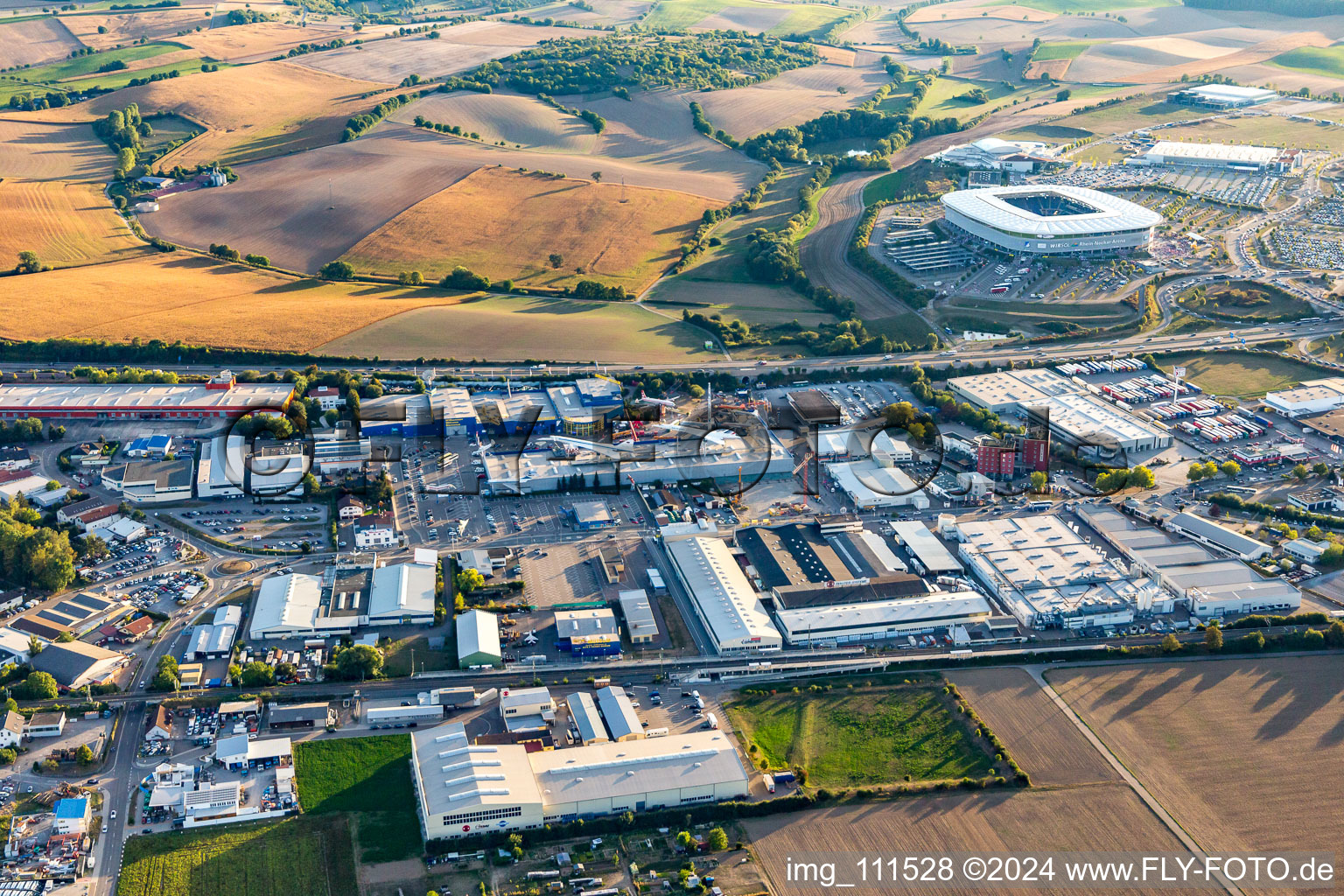 Vue oblique de Musée de la technologie à le quartier Steinsfurt in Sinsheim dans le département Bade-Wurtemberg, Allemagne