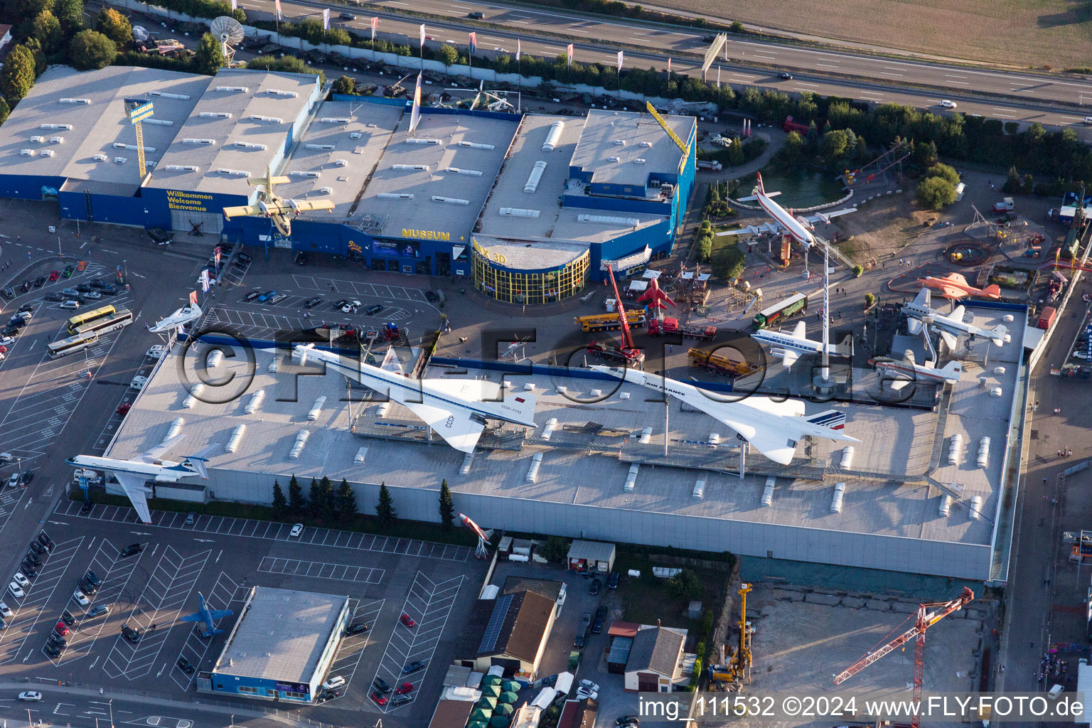 Vue aérienne de Musée technologique avec Tupolev et Concorde à le quartier Steinsfurt in Sinsheim dans le département Bade-Wurtemberg, Allemagne