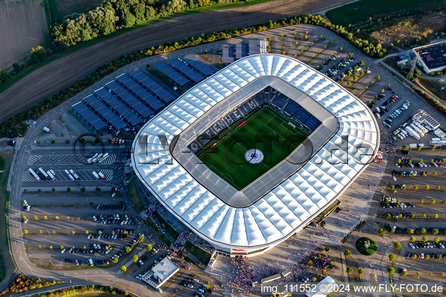 Vue aérienne de Stade WIRSOL Rhein-Neckar-Arena du TSG 1899 Hoffenheim avant le match amical à guichets fermés entre le Pérou et l'Allemagne à le quartier Steinsfurt in Sinsheim dans le département Bade-Wurtemberg, Allemagne