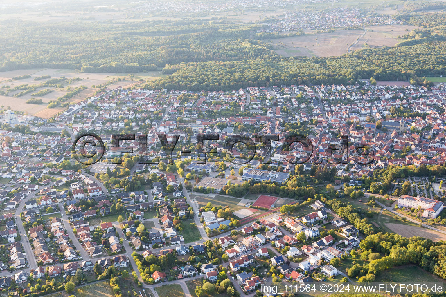 Östringen dans le département Bade-Wurtemberg, Allemagne vue du ciel