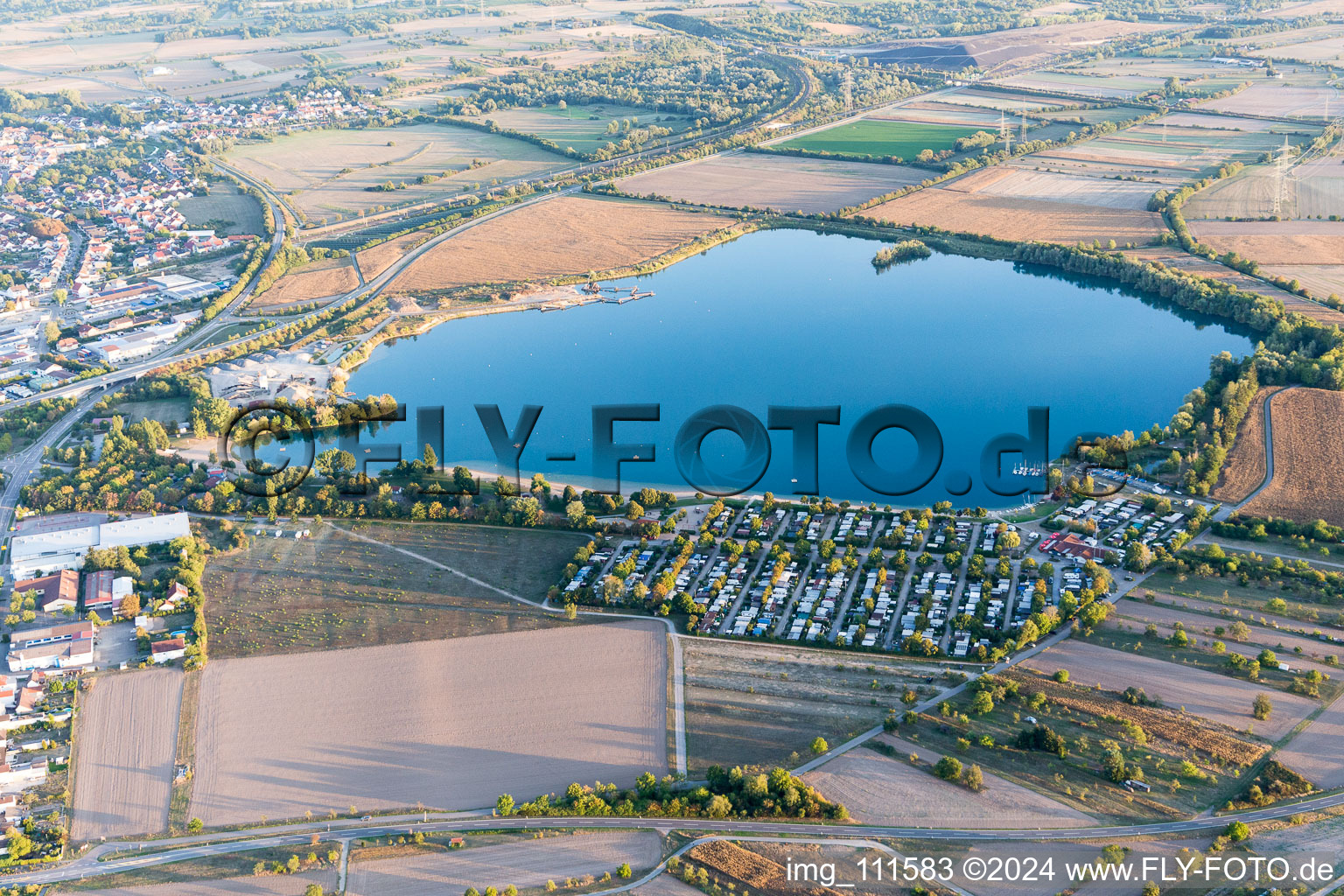 Vue aérienne de Centre de loisirs Hardtsee à le quartier Ubstadt in Ubstadt-Weiher dans le département Bade-Wurtemberg, Allemagne