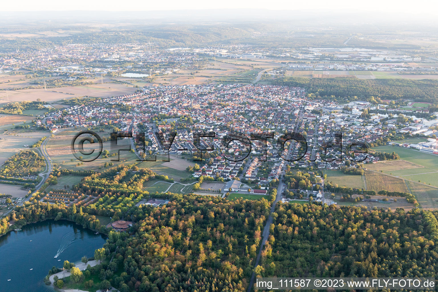 Enregistrement par drone de Forst dans le département Bade-Wurtemberg, Allemagne