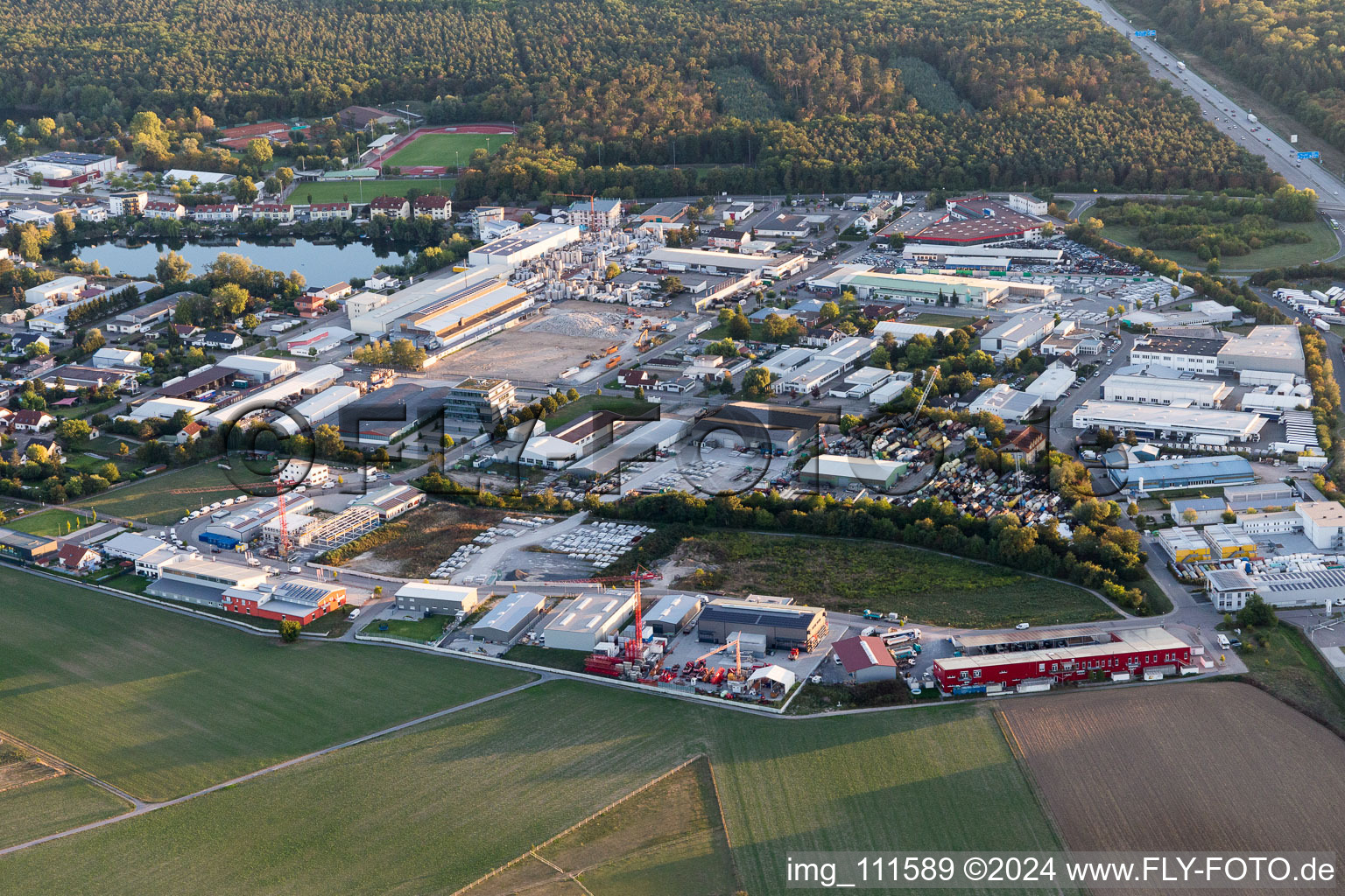 Photographie aérienne de Zone industrielle à Forst dans le département Bade-Wurtemberg, Allemagne