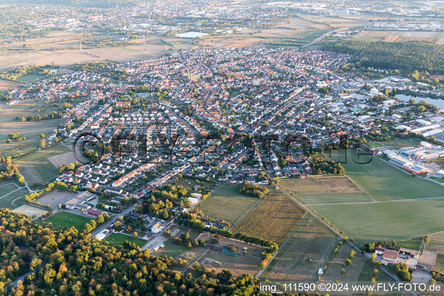 Enregistrement par drone de Forst dans le département Bade-Wurtemberg, Allemagne