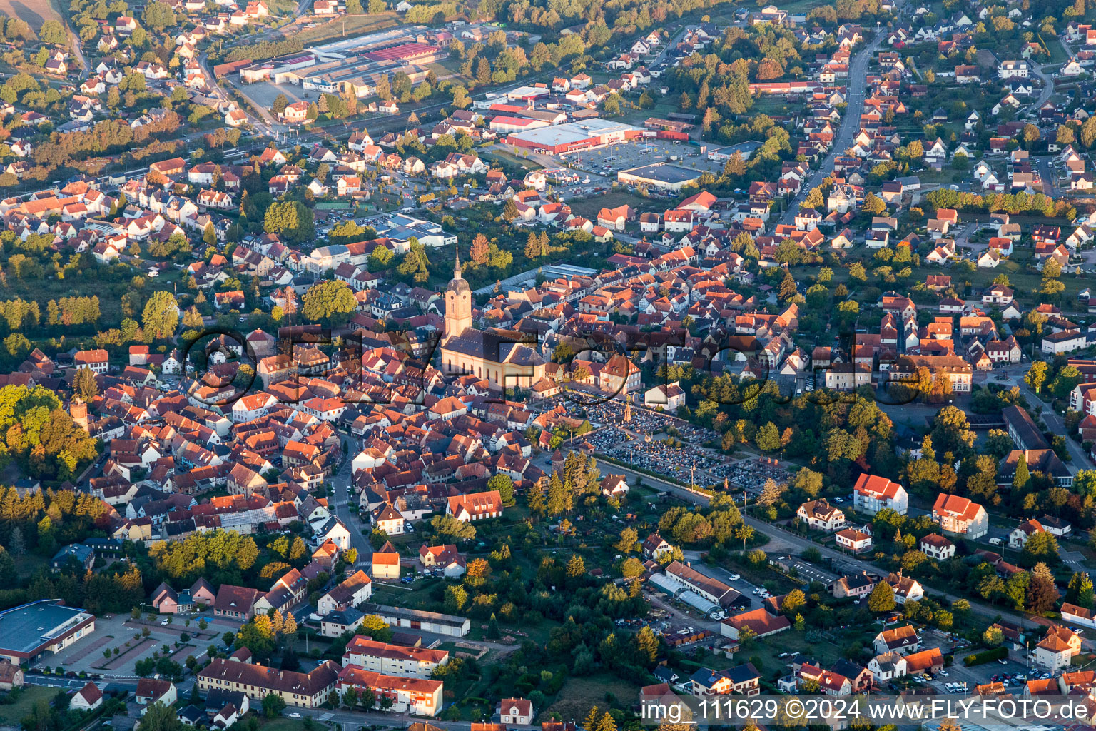 Photographie aérienne de Vue des rues et des maisons des quartiers résidentiels à Reichshoffen dans le département Bas Rhin, France