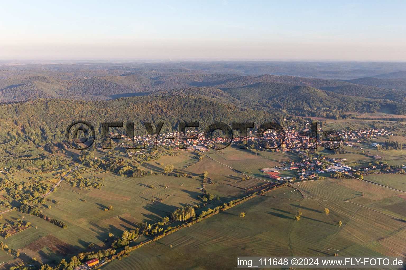 Vue aérienne de Neuwiller-lès-Saverne dans le département Bas Rhin, France