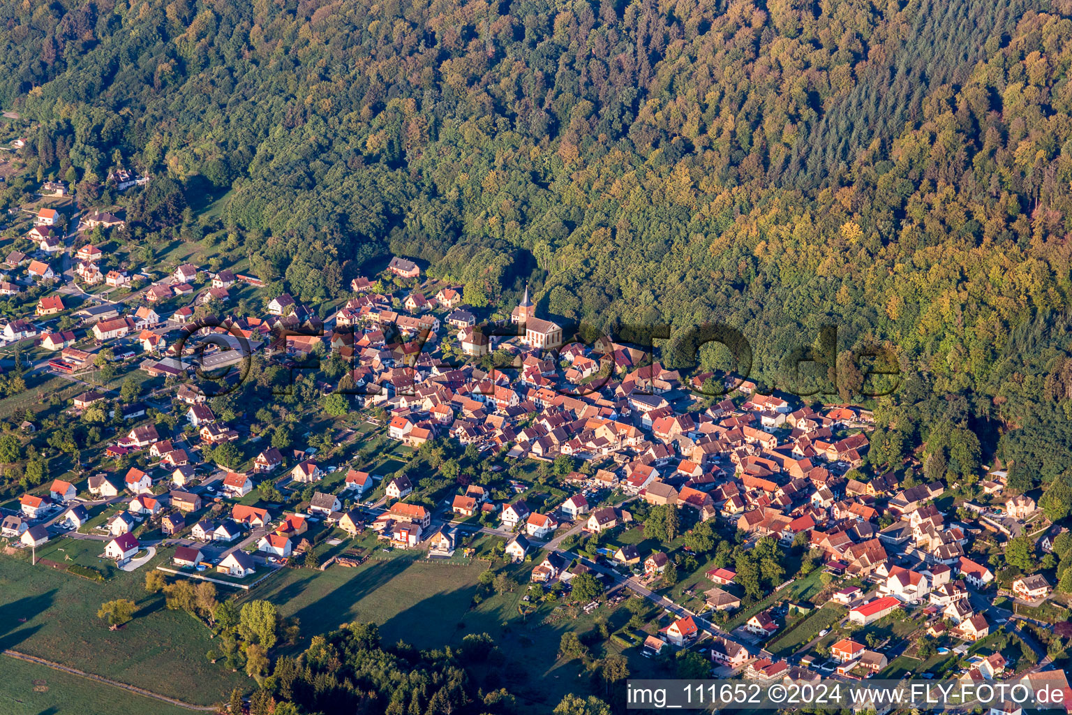 Vue d'oiseau de Ernolsheim-lès-Saverne dans le département Bas Rhin, France