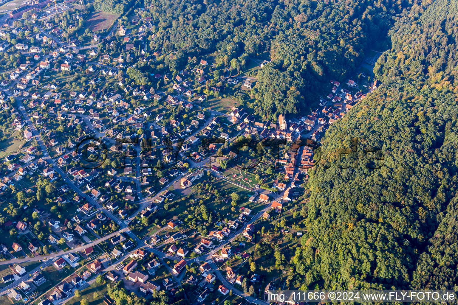 Vue aérienne de Ottersthal dans le département Bas Rhin, France