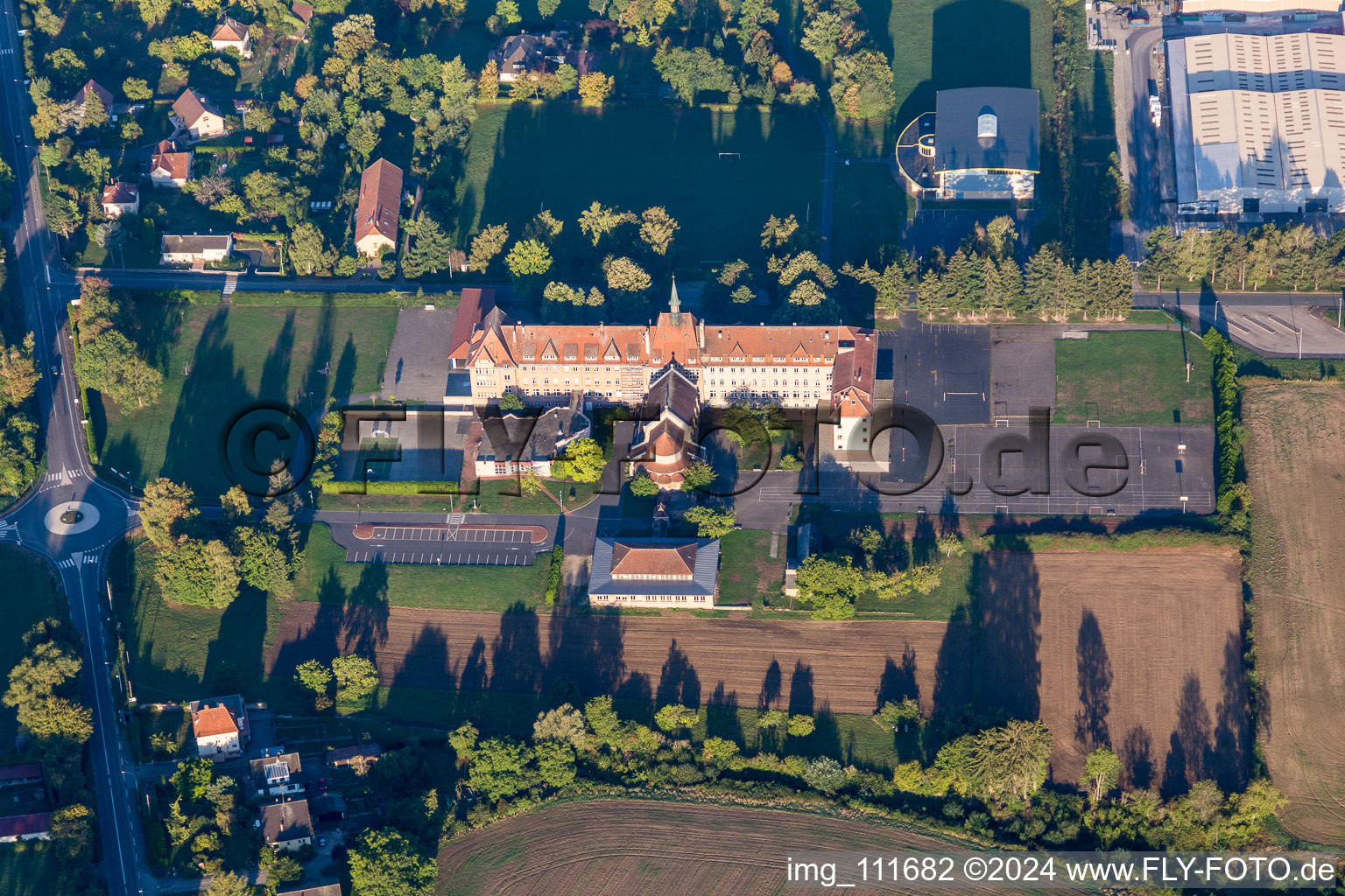Vue aérienne de Collège Saint-Antoine à Phalsbourg dans le département Moselle, France