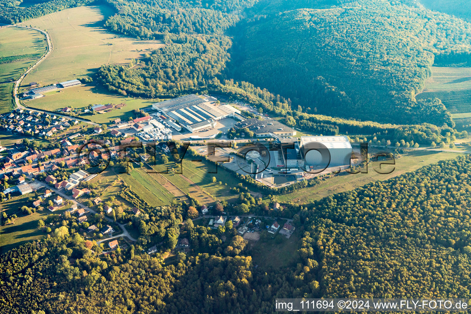 Vue aérienne de Zone commerciale et implantation d'entreprise avec Grands Chais de et caviste Ice par Blanc Foussy à Petersbach dans le département Bas Rhin, France