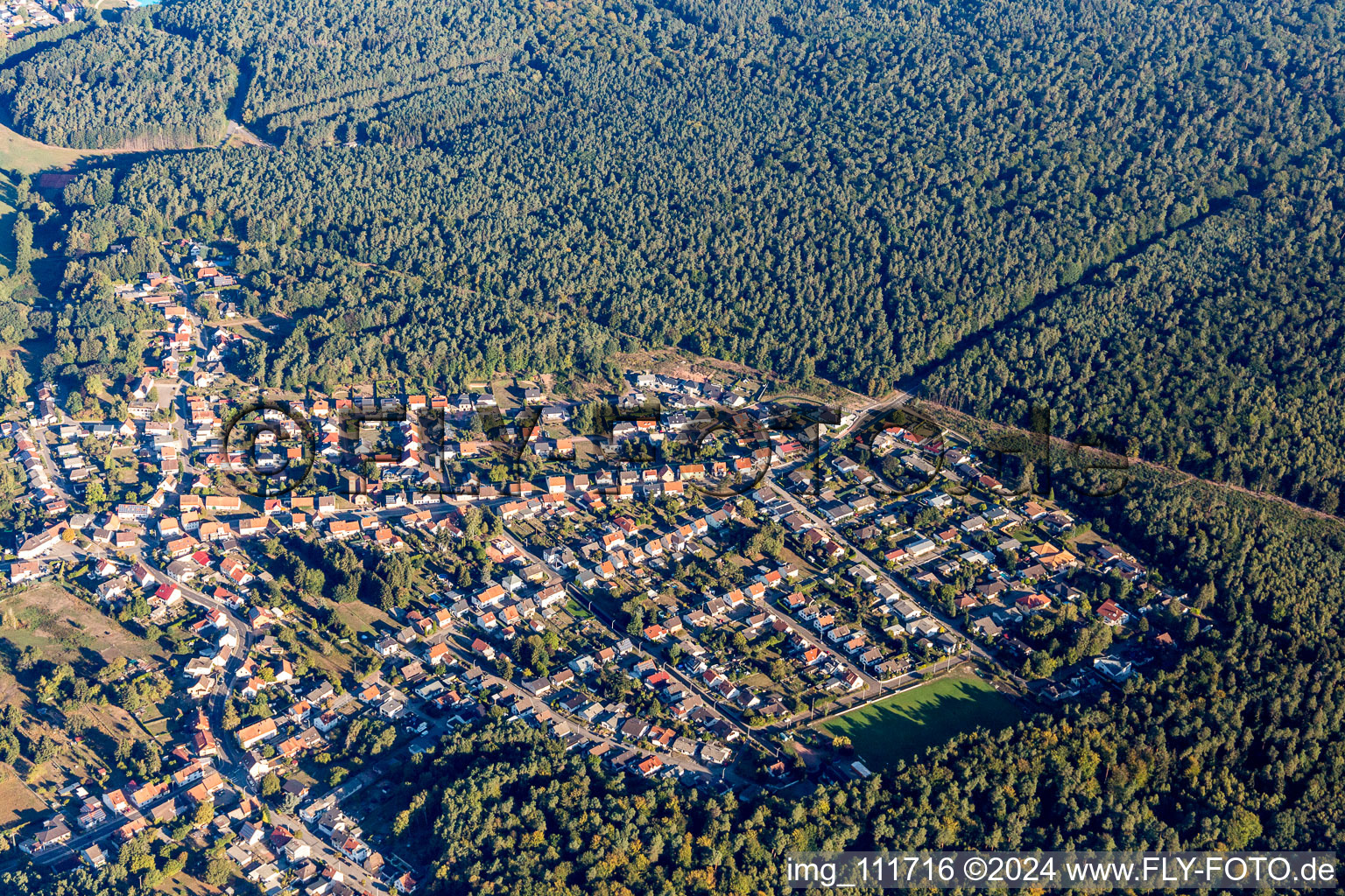 Vue aérienne de Zone d'habitation et infrastructure en Oberbexbach à le quartier Oberbexbach in Bexbach dans le département Sarre, Allemagne