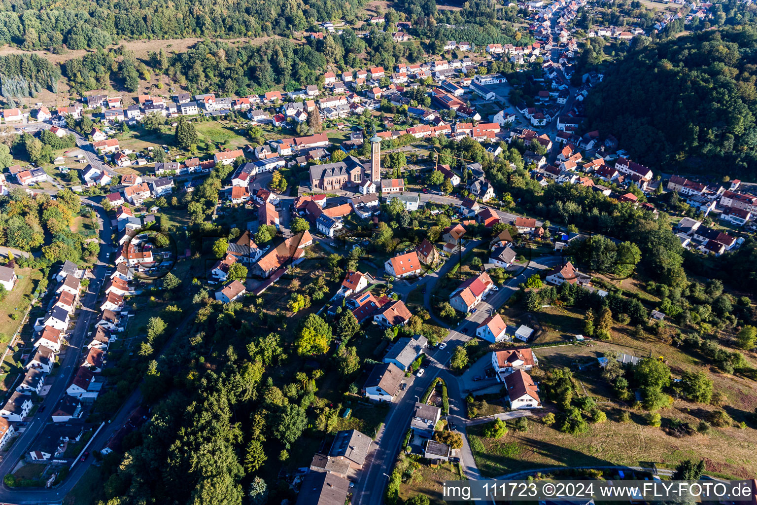 Vue aérienne de Jour de l'Assomption à le quartier Kirrberg in Homburg dans le département Sarre, Allemagne