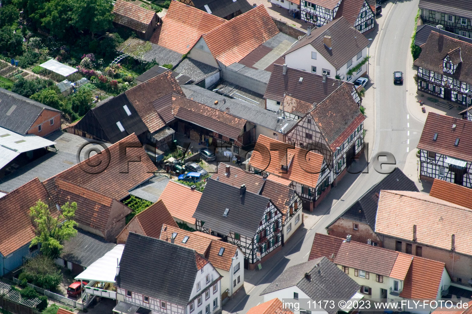 Winden dans le département Rhénanie-Palatinat, Allemagne du point de vue du drone