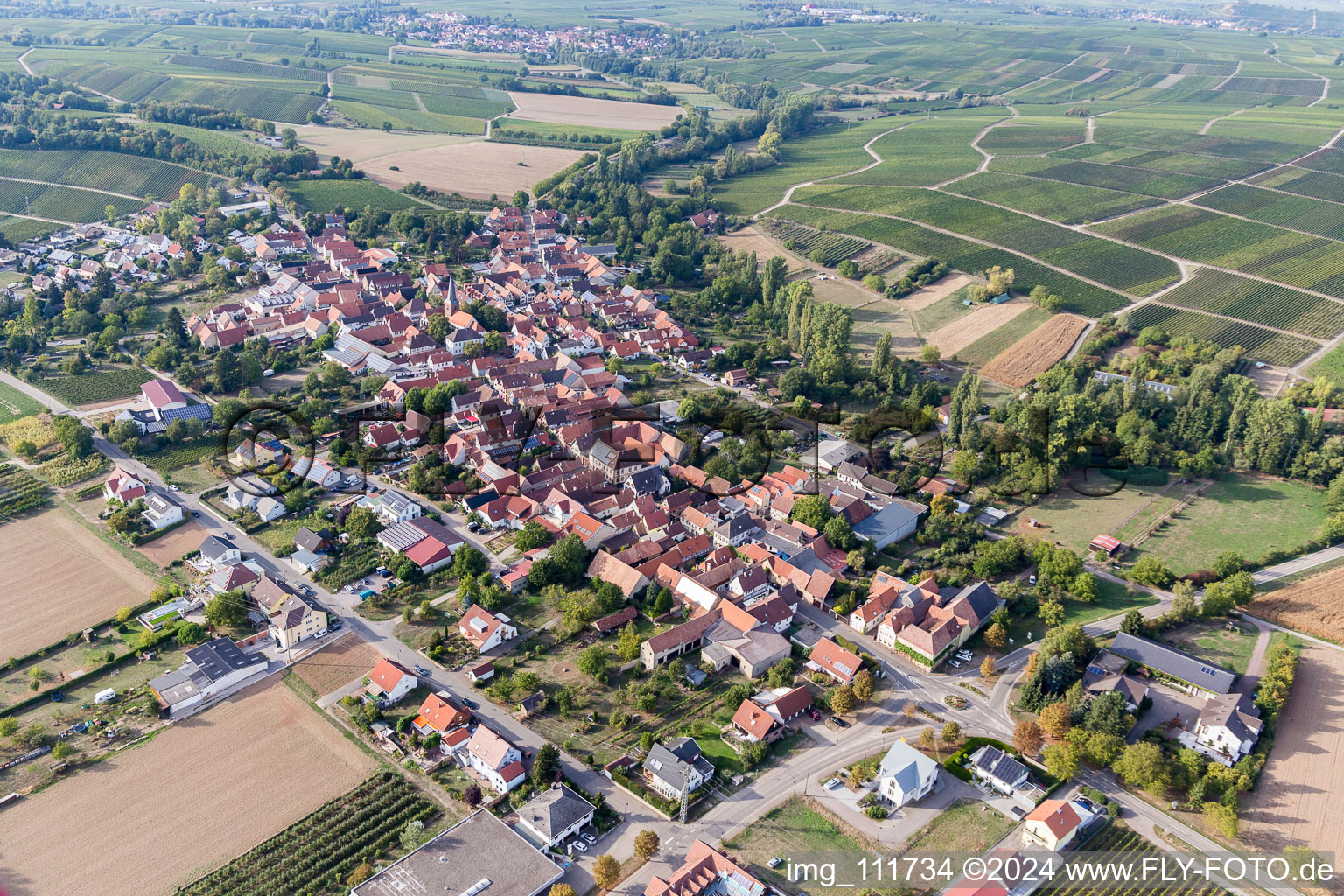 Au jardin paroissial à le quartier Heuchelheim in Heuchelheim-Klingen dans le département Rhénanie-Palatinat, Allemagne hors des airs