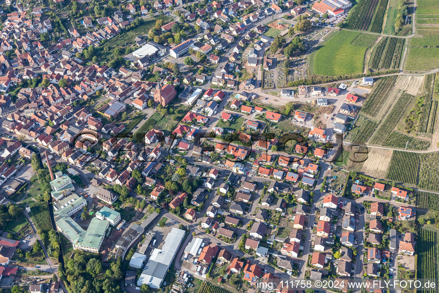 Albersweiler dans le département Rhénanie-Palatinat, Allemagne depuis l'avion