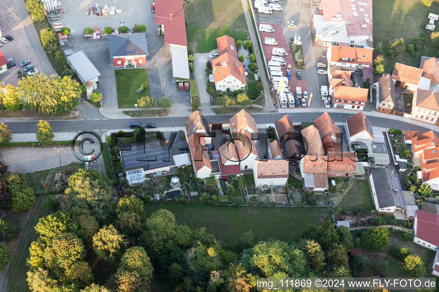 Vue oblique de Minfeld dans le département Rhénanie-Palatinat, Allemagne