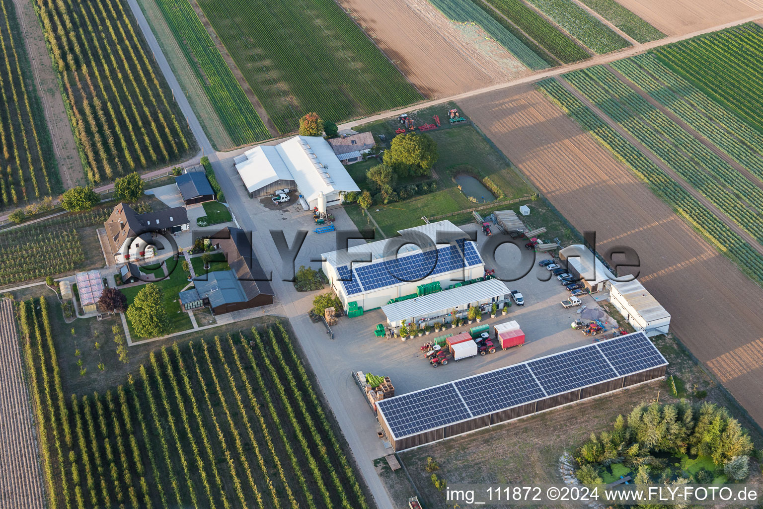 Winden dans le département Rhénanie-Palatinat, Allemagne du point de vue du drone