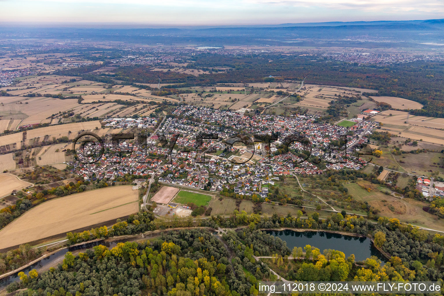 Vue aérienne de Quartier Illingen in Elchesheim-Illingen dans le département Bade-Wurtemberg, Allemagne