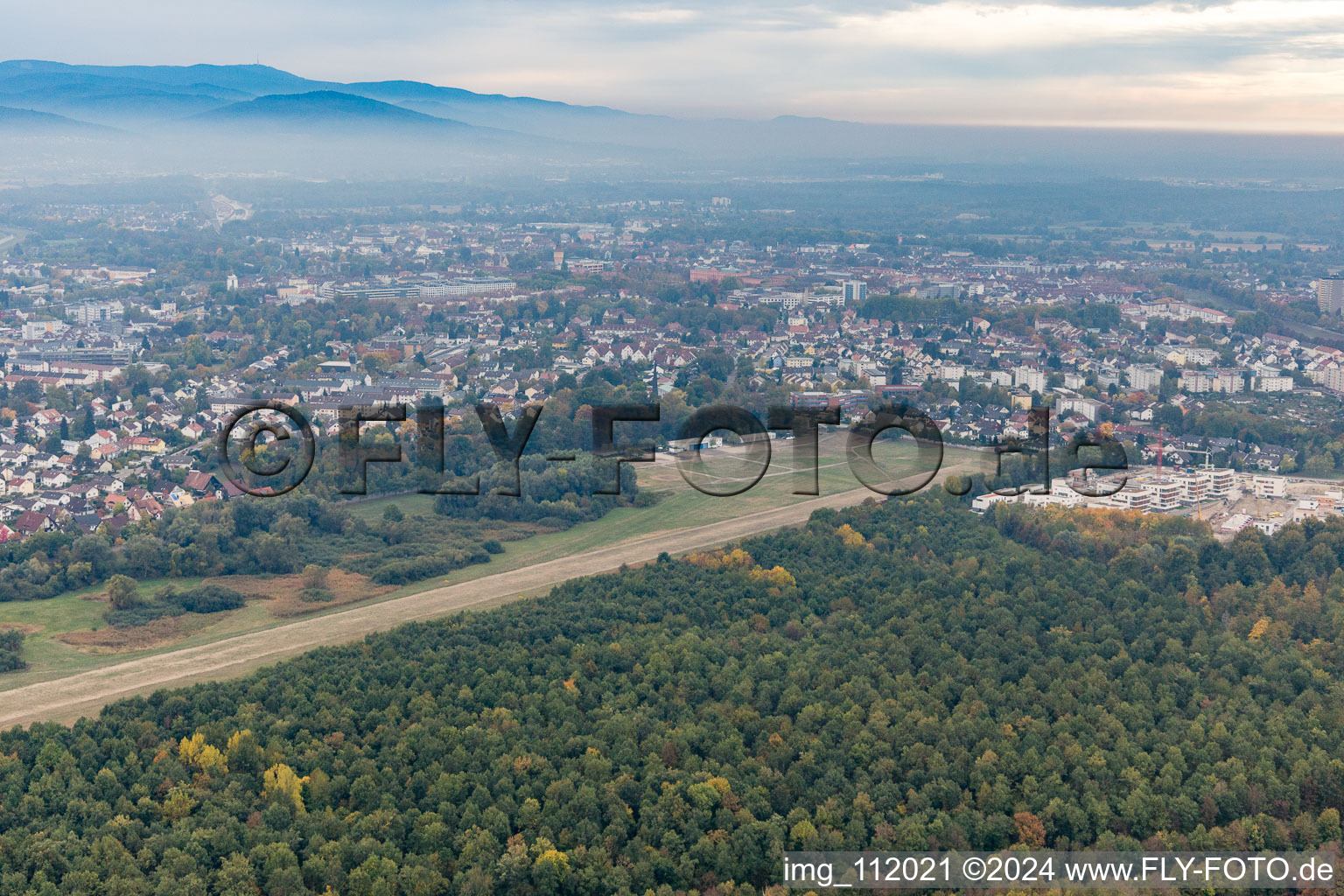 Vue aérienne de Aérodrome de Baldenau à Rastatt dans le département Bade-Wurtemberg, Allemagne