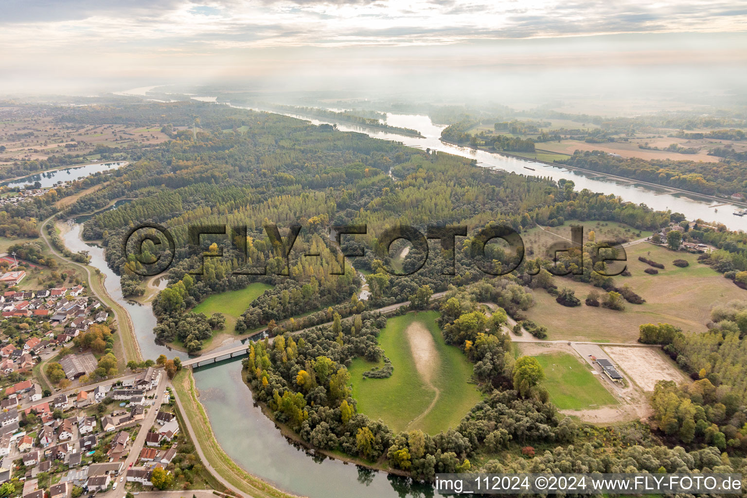 Vue aérienne de Itinéraire en ferry vers le Rhin à le quartier Plittersdorf in Rastatt dans le département Bade-Wurtemberg, Allemagne