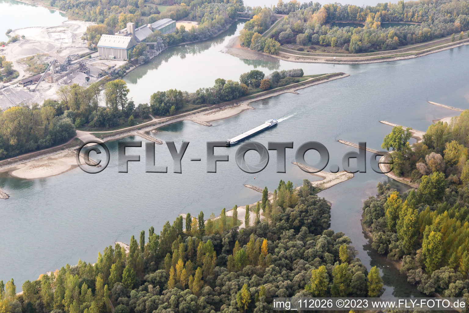 Vue aérienne de Port de Seltz à Munchhausen dans le département Bas Rhin, France