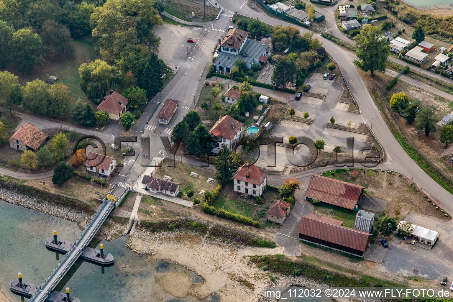 Vue aérienne de Seltz/Plittersdorf : Ferry solaire sur le Rhin à le quartier Plittersdorf in Rastatt dans le département Bade-Wurtemberg, Allemagne