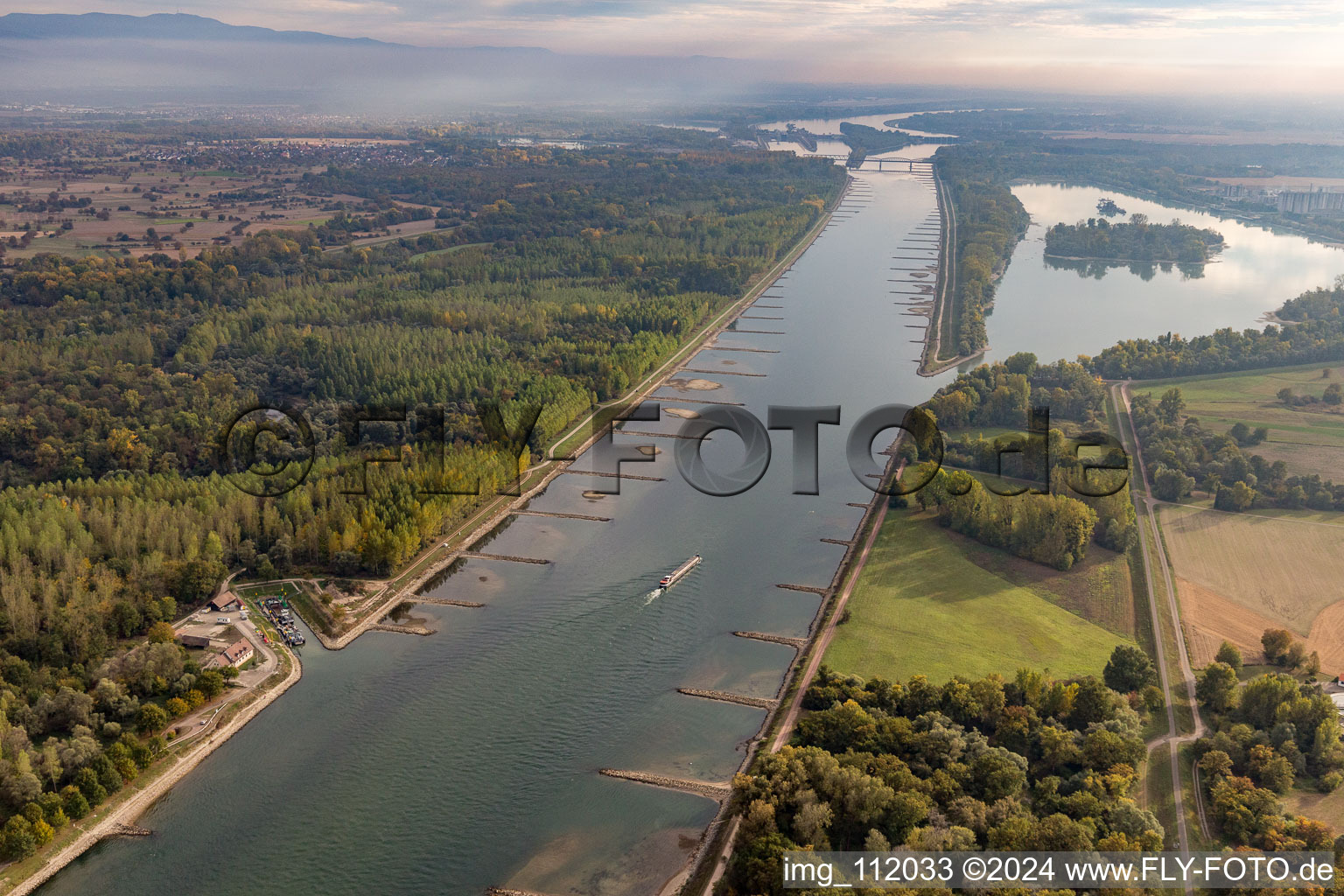 Vue aérienne de Port de Beinheim à le quartier Plittersdorf in Rastatt dans le département Bade-Wurtemberg, Allemagne