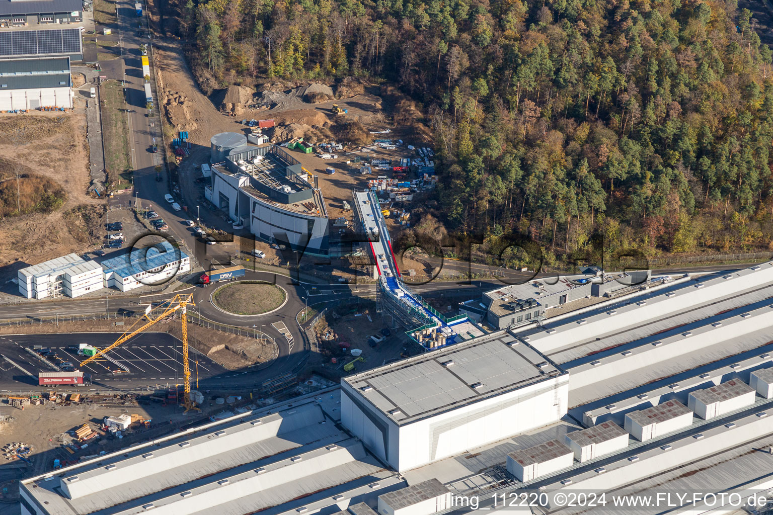 Photographie aérienne de Agrandissement - nouveau bâtiment - chantier des bâtiments et halls de production de l'usine SEW-EURODRIVE GmbH & Co KG à le quartier Graben in Graben-Neudorf dans le département Bade-Wurtemberg, Allemagne