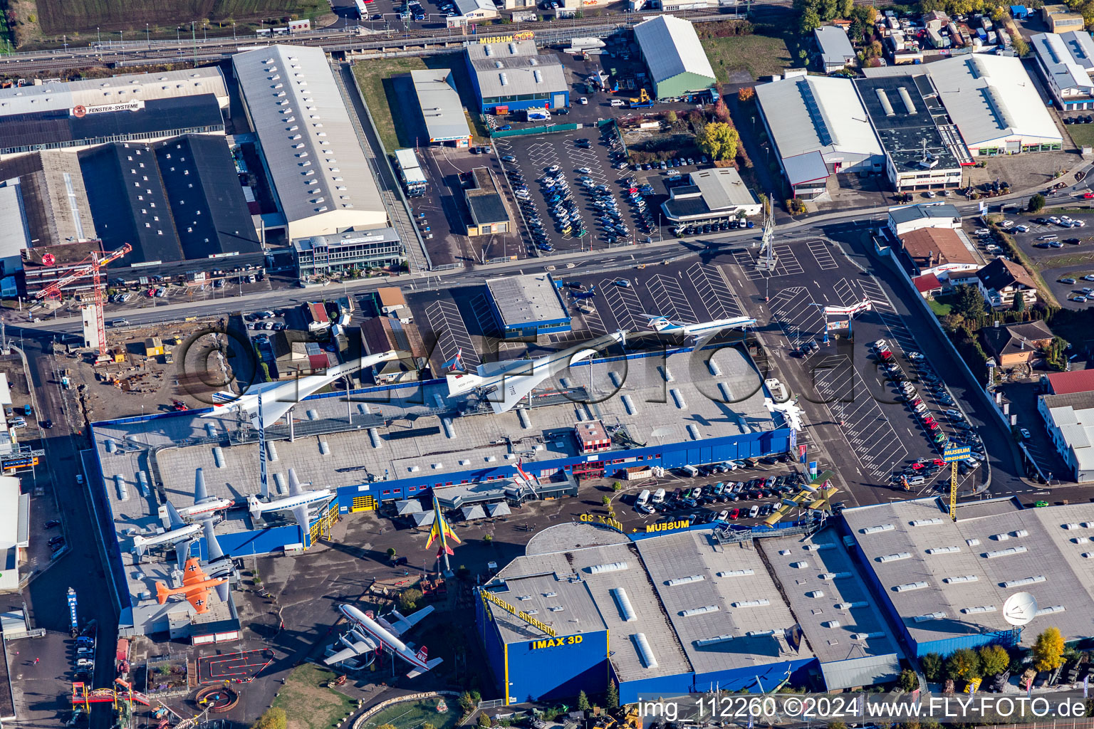 Vue aérienne de Musée technologique avec Tupolev et Concorde à le quartier Steinsfurt in Sinsheim dans le département Bade-Wurtemberg, Allemagne