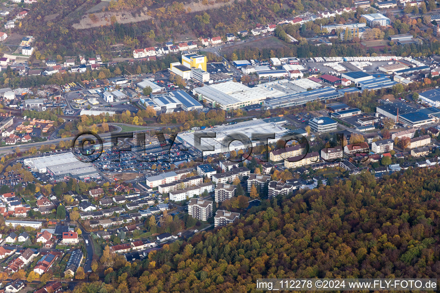 Vue aérienne de Zone commerciale à Mosbach dans le département Bade-Wurtemberg, Allemagne