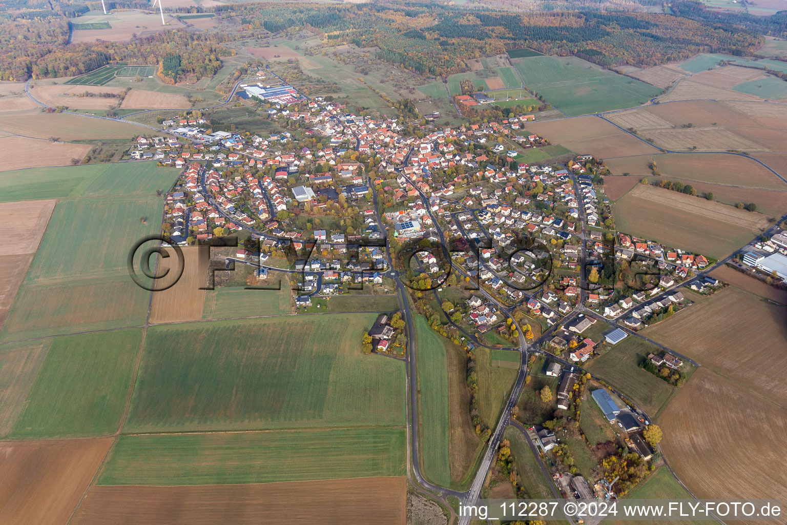 Vue aérienne de Großeicholzheim dans le département Bade-Wurtemberg, Allemagne