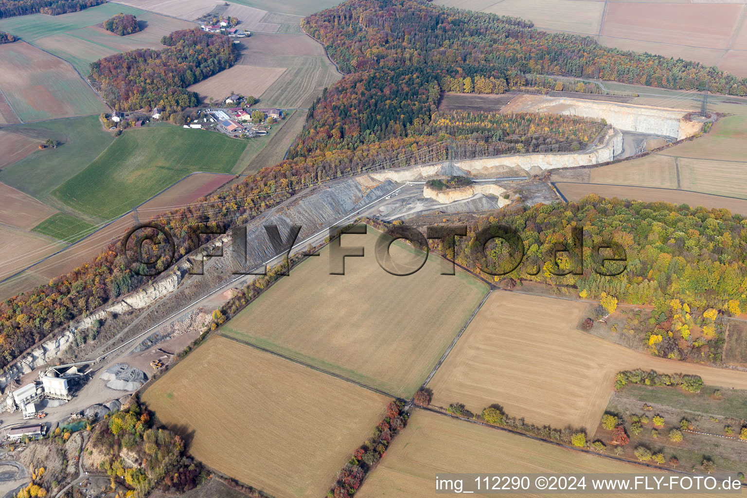 Vue aérienne de Hohenlohe-Bauland GmbH SHB Schotterwerke à le quartier Eberstadt in Buchen dans le département Bade-Wurtemberg, Allemagne