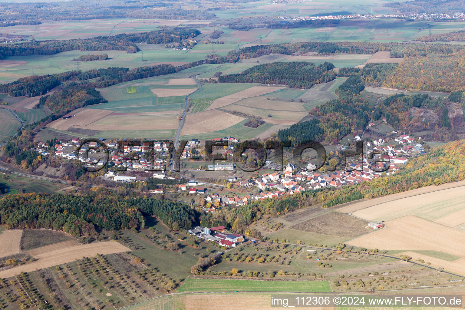 Vue aérienne de Du sud à le quartier Waldstetten in Höpfingen dans le département Bade-Wurtemberg, Allemagne