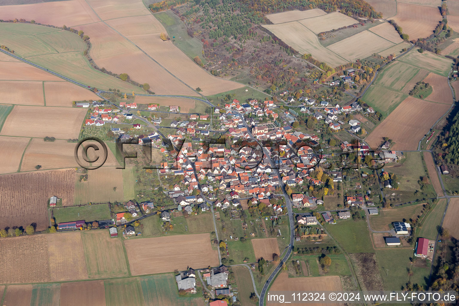 Vue aérienne de Quartier Böttigheim in Neubrunn dans le département Bavière, Allemagne