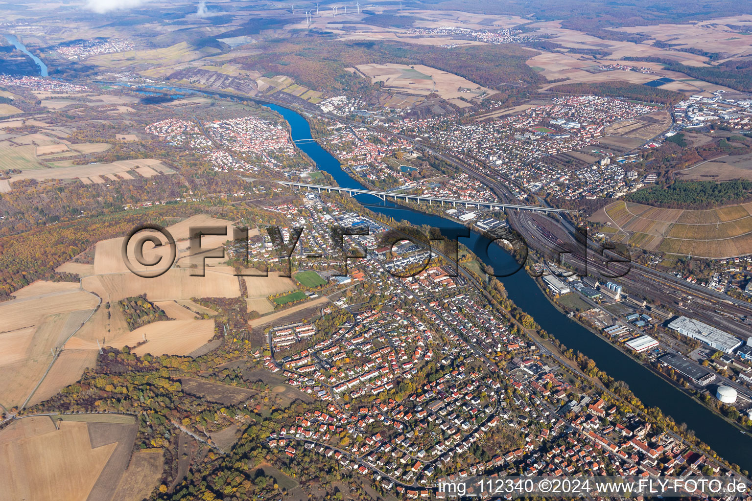 Vue aérienne de Zell sur le Main à Margetshöchheim dans le département Bavière, Allemagne