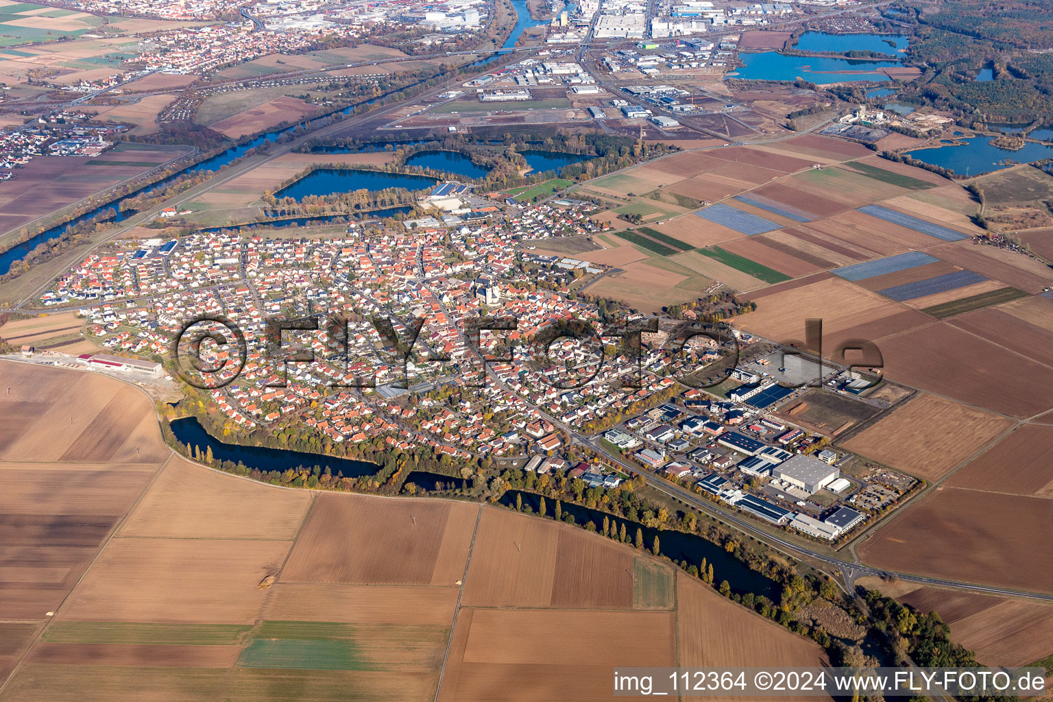 Vue aérienne de Zones riveraines du Main à Grafenrheinfeld dans le département Bavière, Allemagne