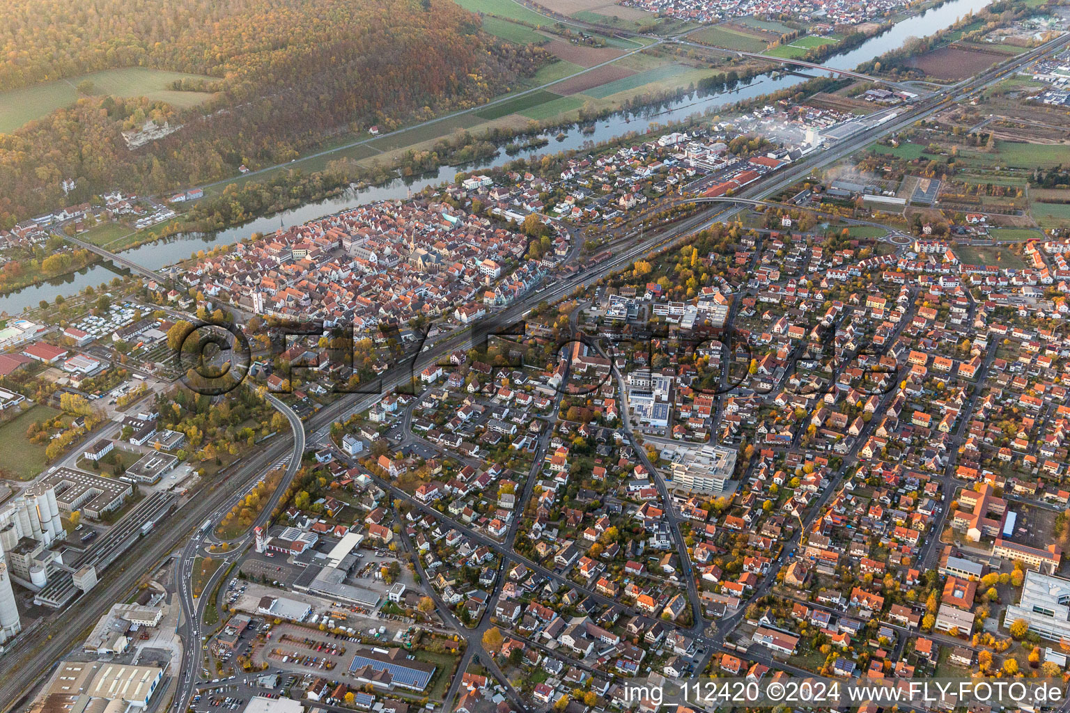 Vue aérienne de Karlstadt am Main dans le département Bavière, Allemagne