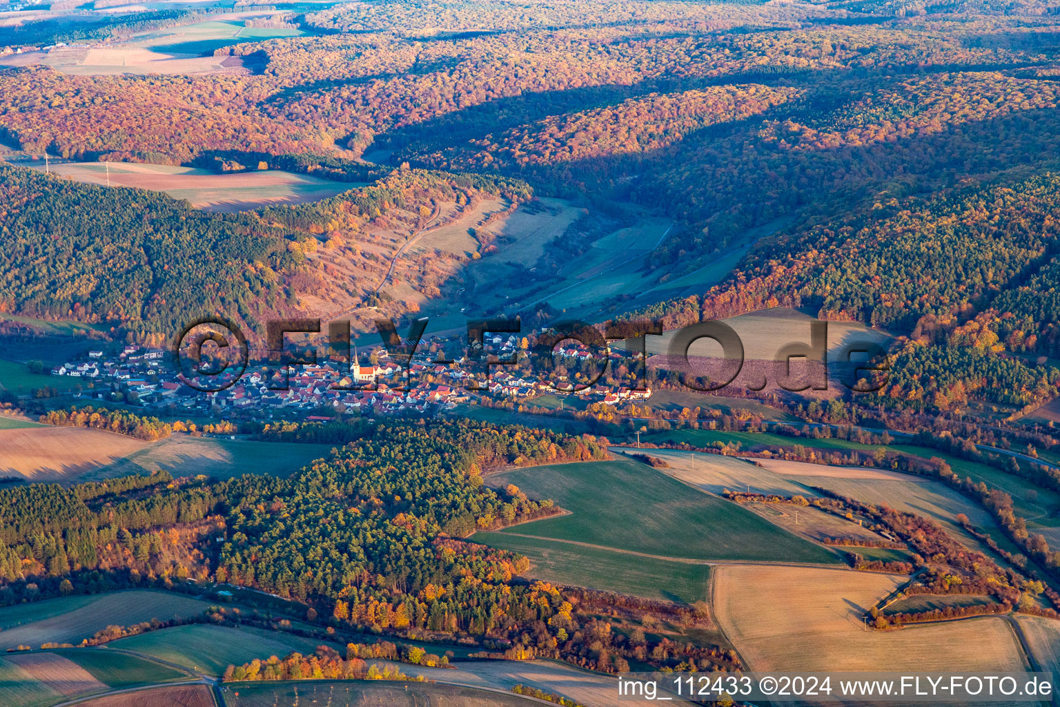 Vue aérienne de Quartier Binsfeld in Arnstein dans le département Bavière, Allemagne