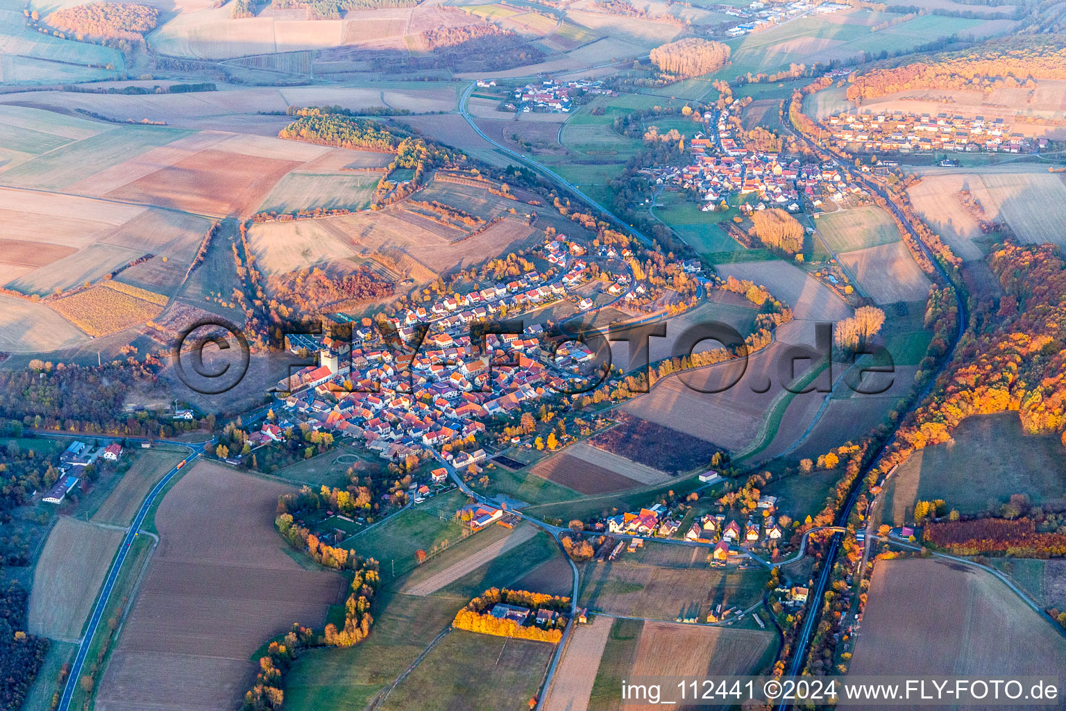 Vue aérienne de Quartier Halsheim in Arnstein dans le département Bavière, Allemagne