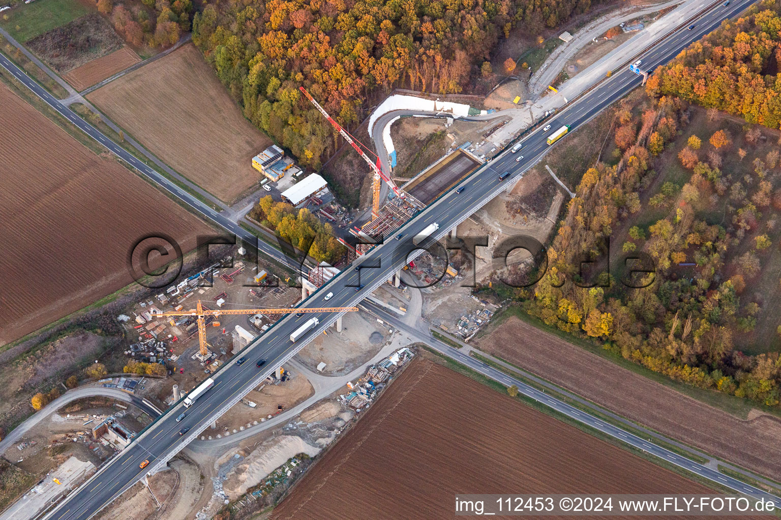 Vue aérienne de Chantier pour la nouvelle construction du pont de l'autoroute A7 en Schraudenbach à le quartier Schraudenbach in Werneck dans le département Bavière, Allemagne