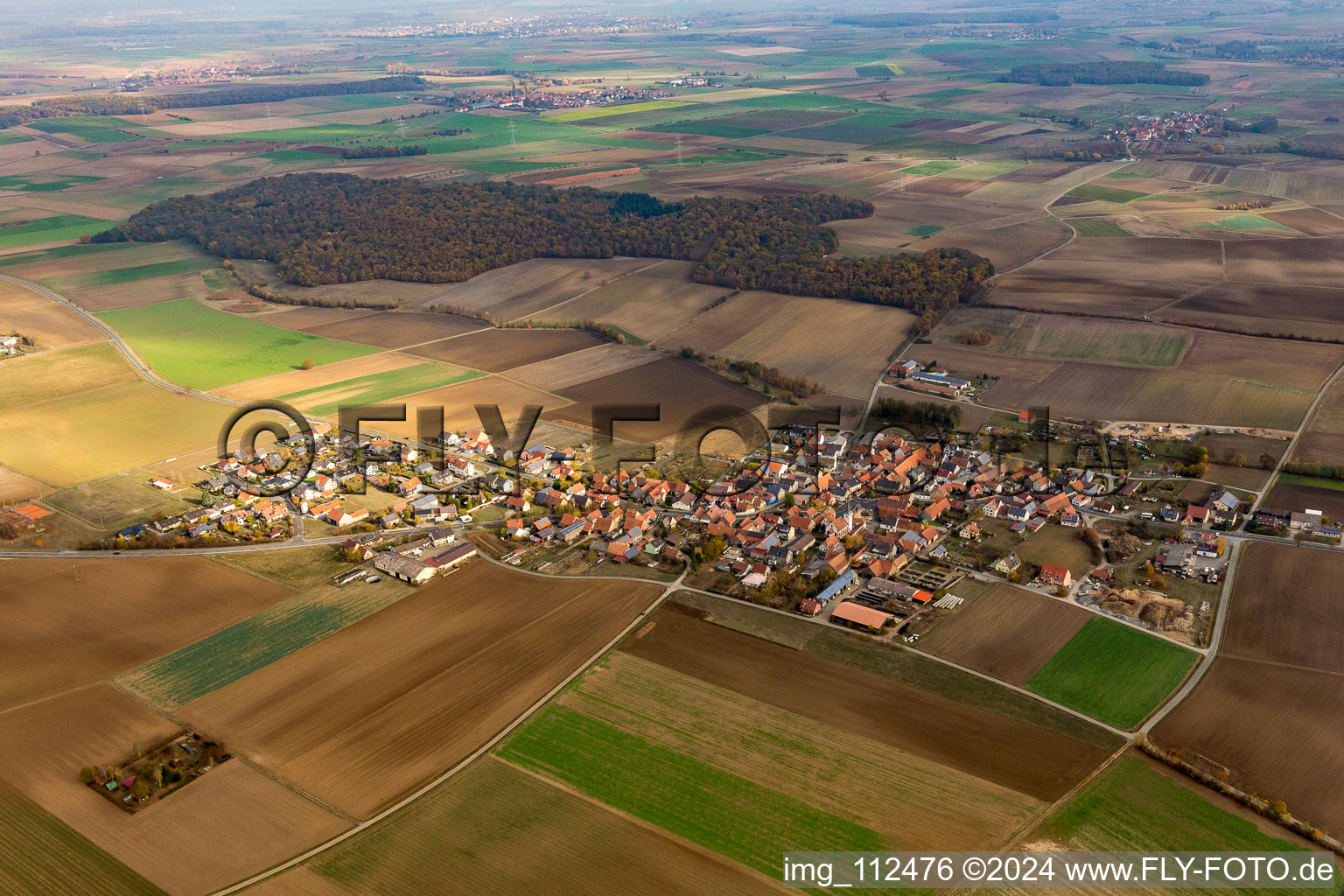 Vue aérienne de Quartier Eichfeld in Volkach dans le département Bavière, Allemagne