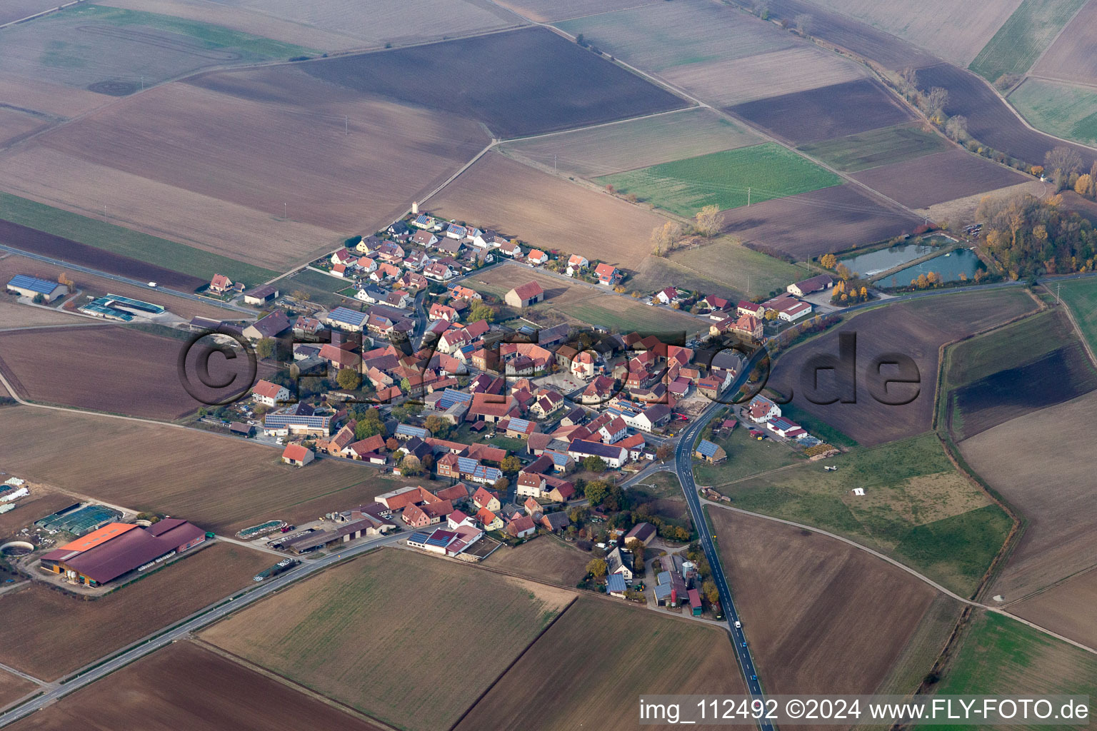 Vue aérienne de Quartier Brünnstadt in Frankenwinheim dans le département Bavière, Allemagne