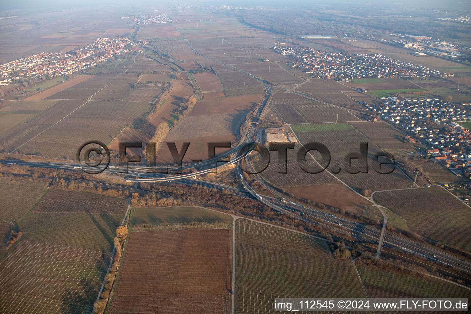 Nouvelle construction de l'échangeur autoroutier Landau Nord à le quartier Dammheim in Landau in der Pfalz dans le département Rhénanie-Palatinat, Allemagne hors des airs