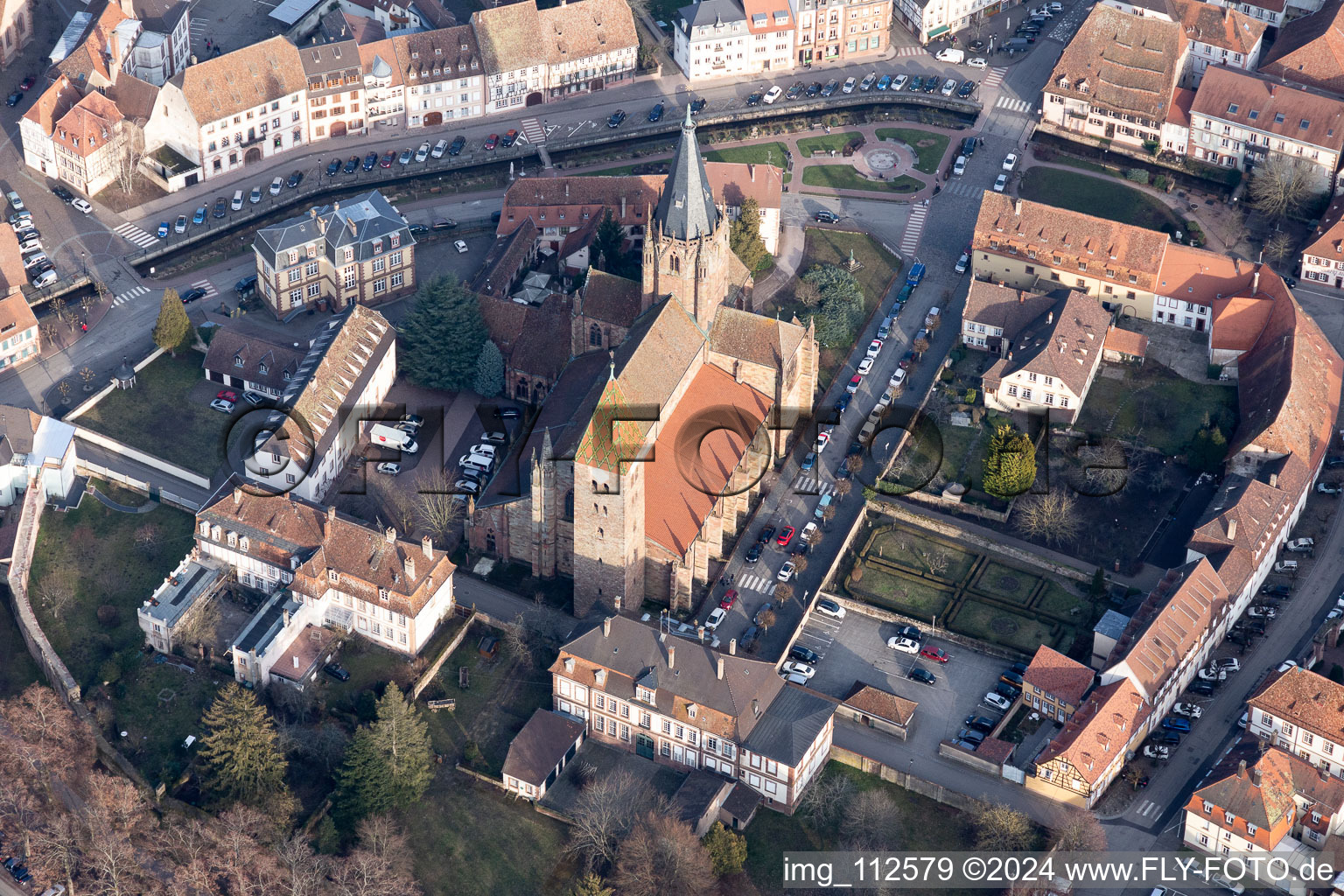 Photographie aérienne de Cathédrale Saint-Pierre et Paul à Wissembourg dans le département Bas Rhin, France