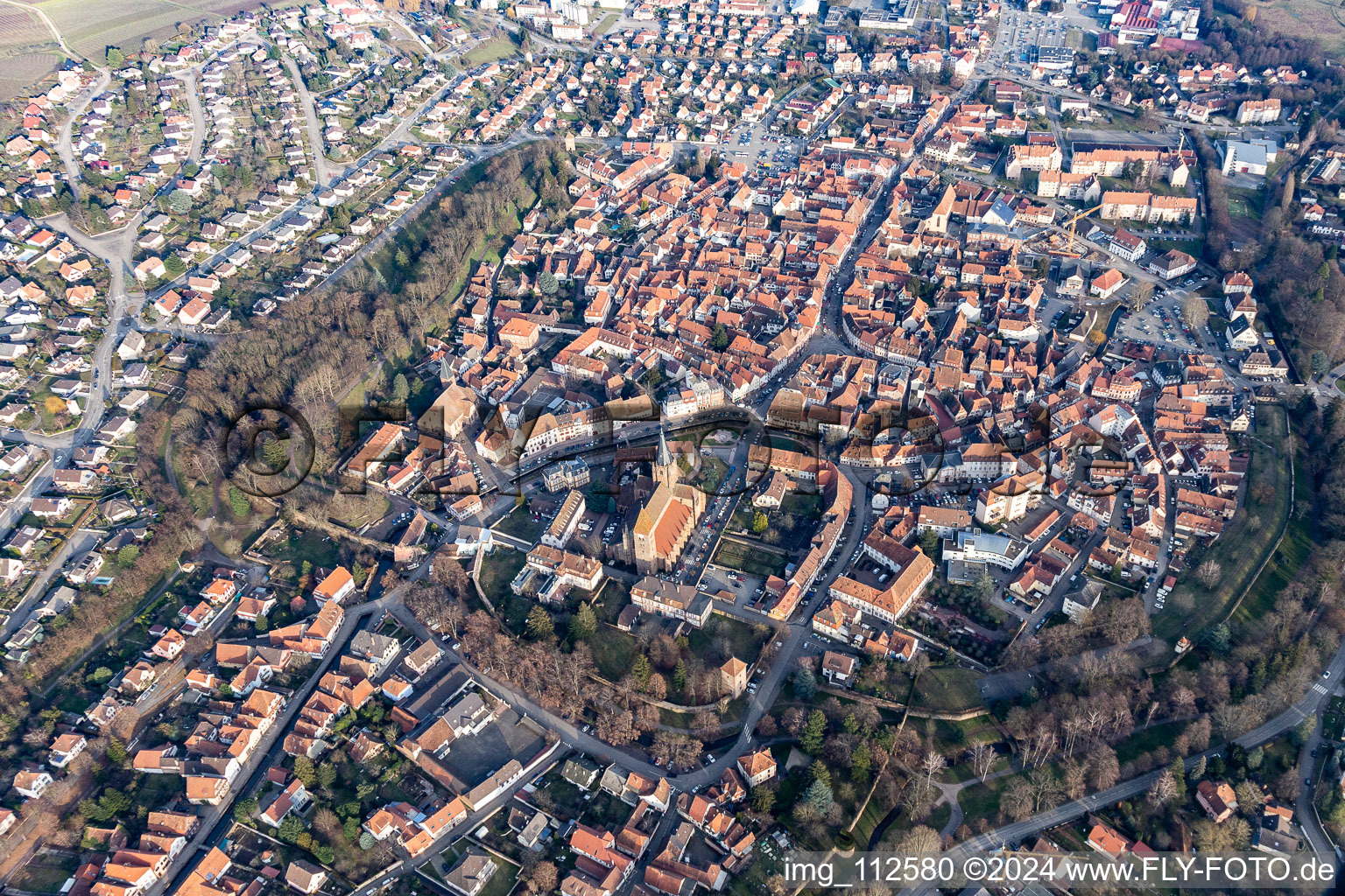 Wissembourg dans le département Bas Rhin, France du point de vue du drone