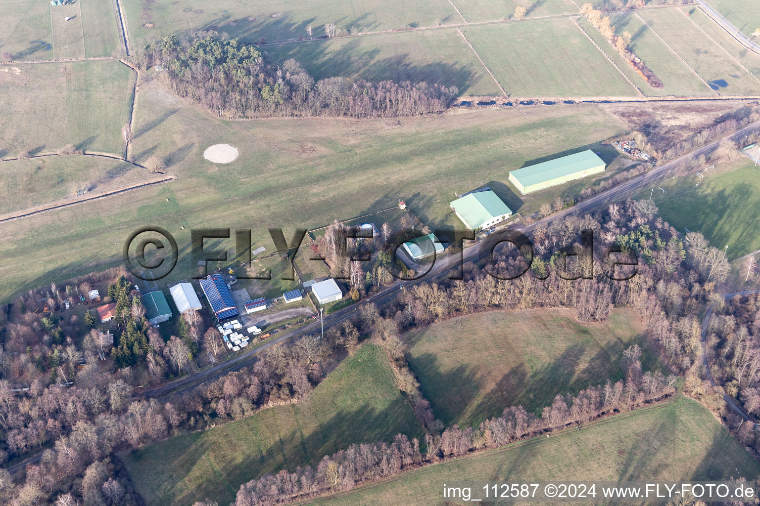 Vue aérienne de Aérodrome à Schweighofen dans le département Rhénanie-Palatinat, Allemagne