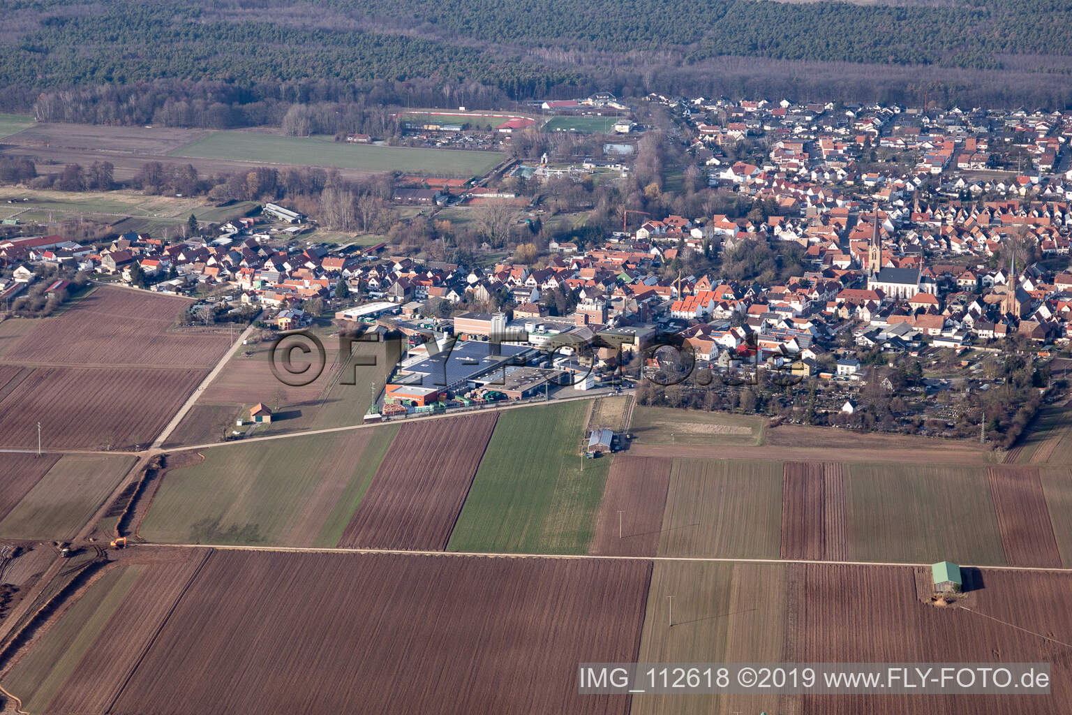 Bellheim dans le département Rhénanie-Palatinat, Allemagne d'un drone